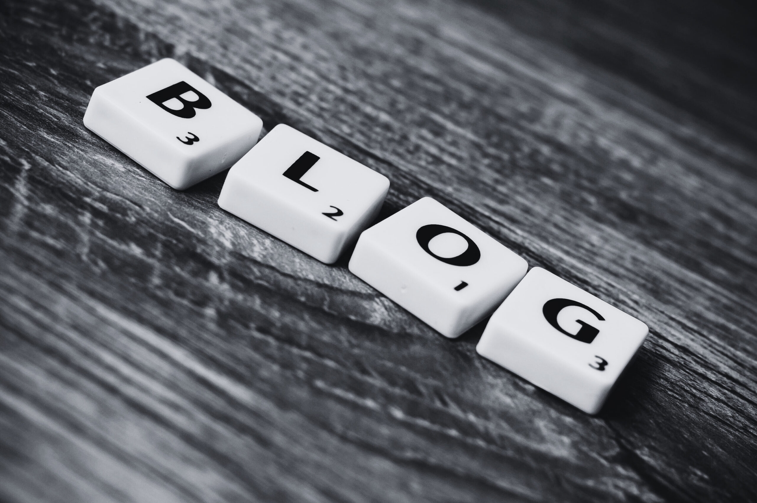 Blog letters placed on wooden surface